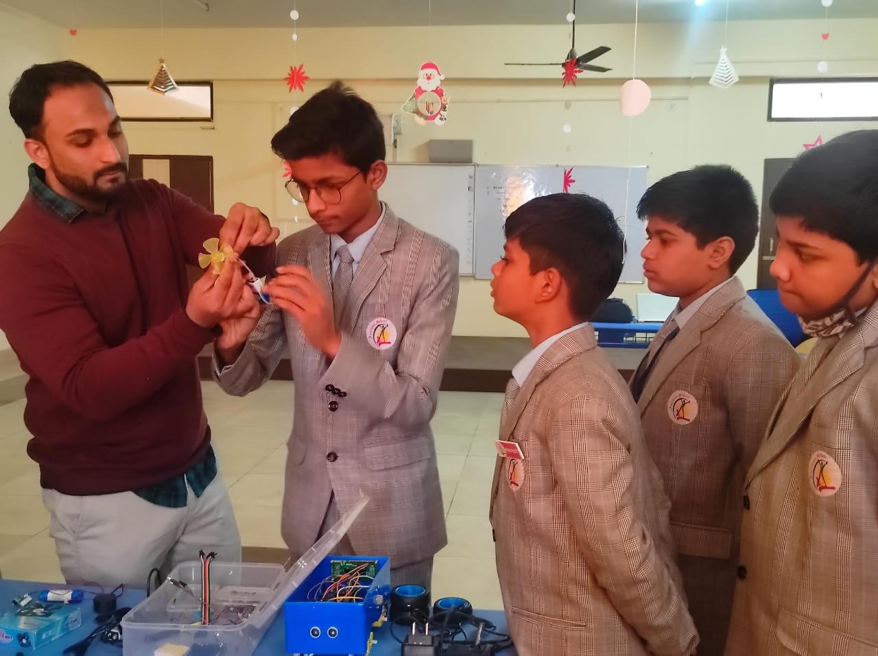 >Senior School Programmes Pics Graduate Ambition School