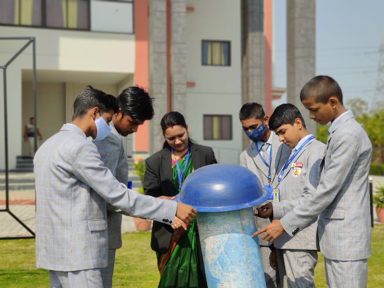 >Senior School Programmes Pics Graduate Ambition School